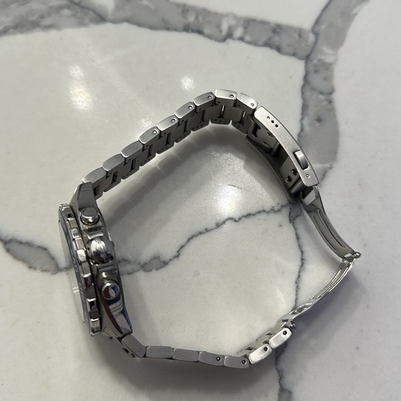 Selling my first luxury watch I’ve ever bought.. Tag Heuer Formula 1! - Picture 2 of 4